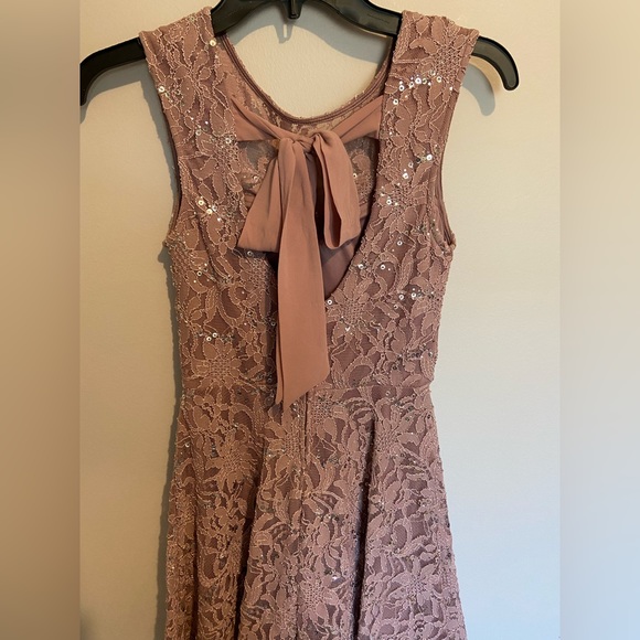 Sparkly flower design dress - Picture 3 of 5